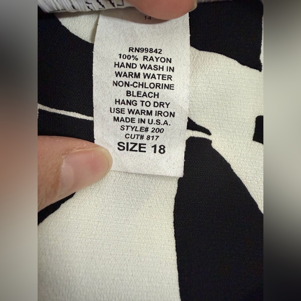 Enywear Enytime Geometric Black and White Midi Dress size 18 - Picture 4 of 7